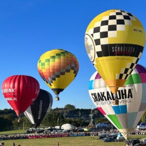 Werbeballone Shakaloha Start auf der Warsteiner WIM Montgolfiade