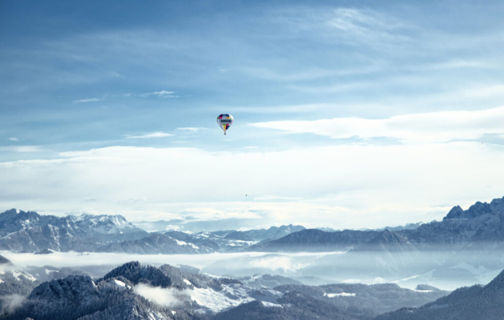 SHAKALOHA Life is for Living Ballon über den Alpen Ballon Fahrt