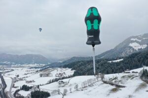 Der Wera Schraubendreher ballon über den Alpen