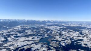Hoch im Heißluftballon über Weilheim mit Alpenblick schweben