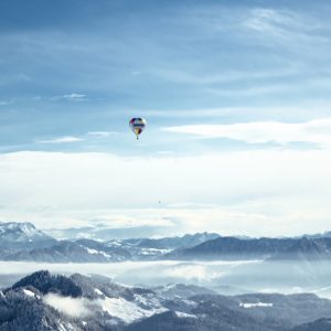 SHAKALOHA Life is for Living Ballon über den Alpen Ballon Fahrt