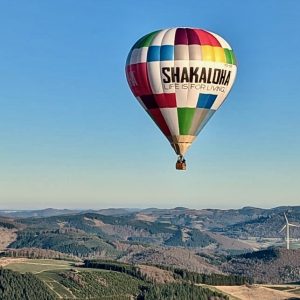 Im Shakaloha Balloon über dem Hochsauerland schweben. Hergestellt von Kubicek Balloons Brünn