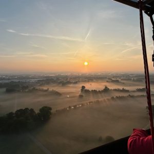 Heißluftballonfahrt im Sonnenaufgang über Nordrhein-Westfalen – Aeroballonsport Ballonfahrten in OWL bei Bielefeld Geo Ballooning