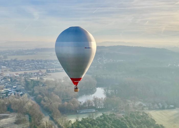 Abheben im Ballon mit Aeroballonsport Ballonfahrten - Schweben bei einer Ballonfahrt über OWL Detmold Lippe