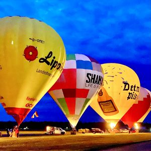 Ballonglühen auf dem Flugplatz Oerlinghausen 2024 Nightglow der Ballone